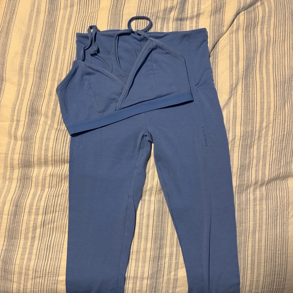 Blue Seamless Active Leggings and Matching Sports Bra Set